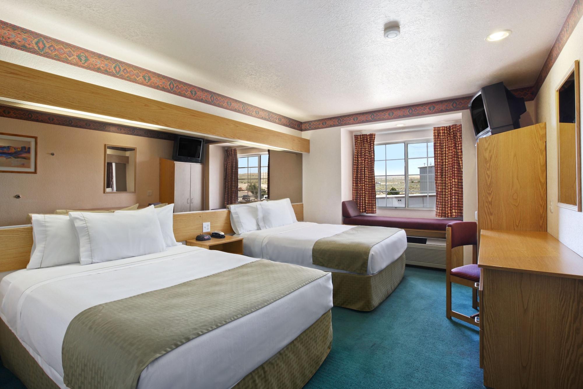 Hotel Microtel & By Wyndham West