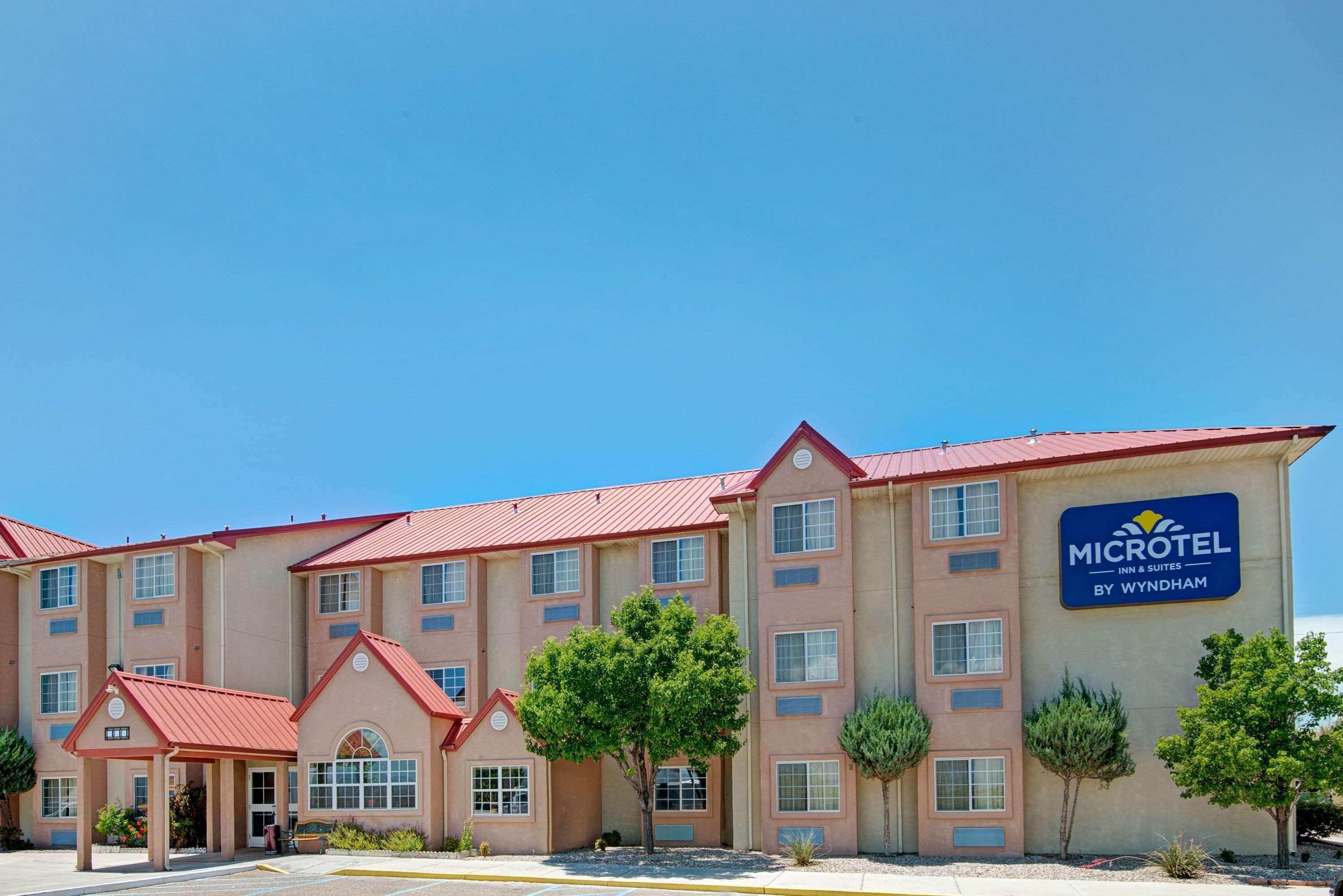 Microtel & By Wyndham West Hotel 2*