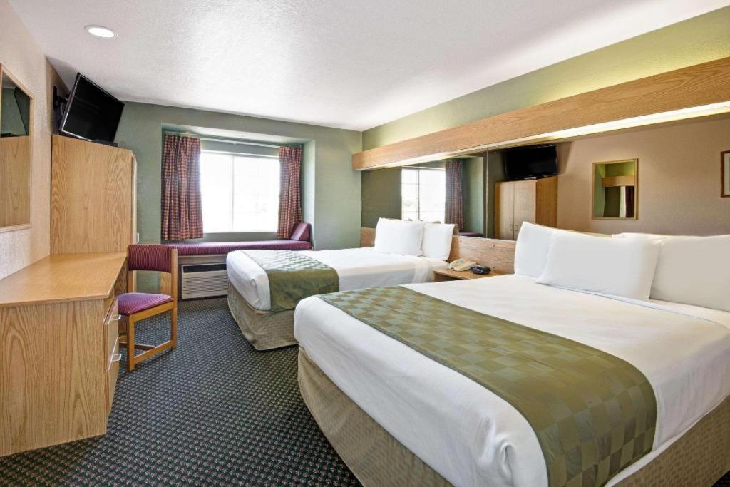 Microtel & By Wyndham West Hotel