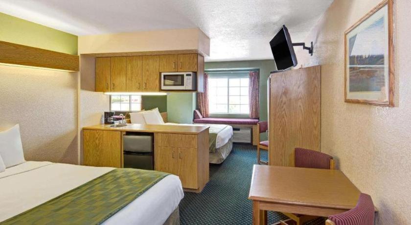 Microtel & By Wyndham West Albuquerque