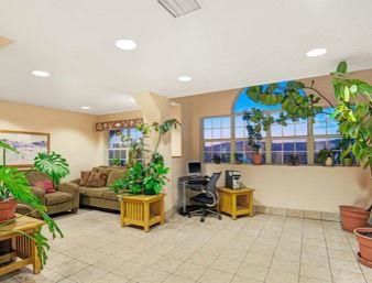 Hotel Microtel & By Wyndham West